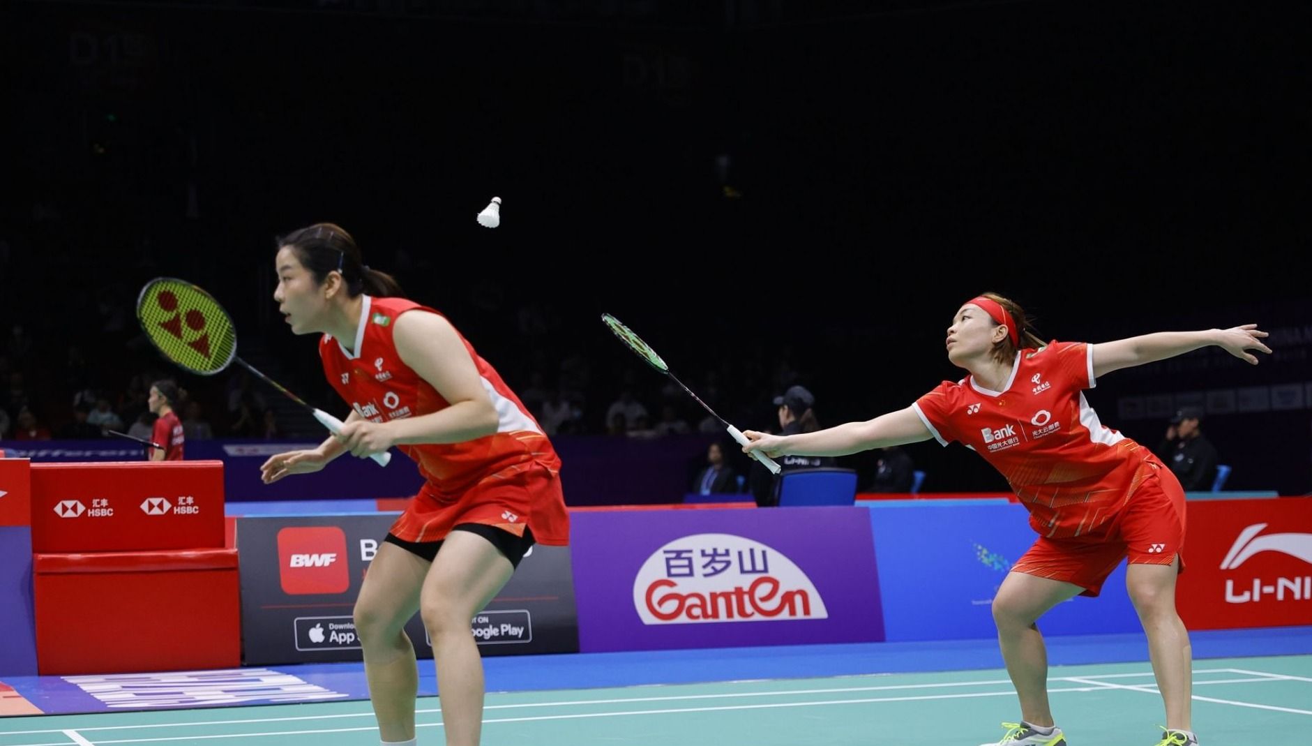 由此形成的 由此形成的